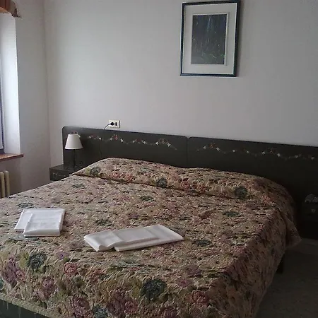 Al Hotel